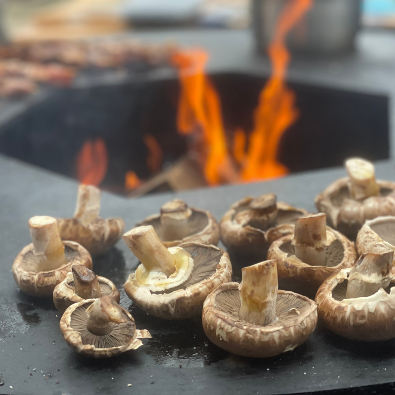 Champignons bakken op plancha