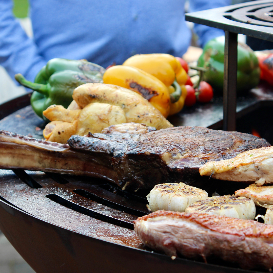 Tomahawk vlees grillen op bbq grillring
